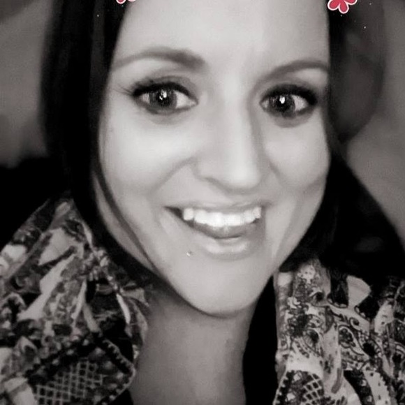 Meet your Posher, Colleen - Picture 1 of 1